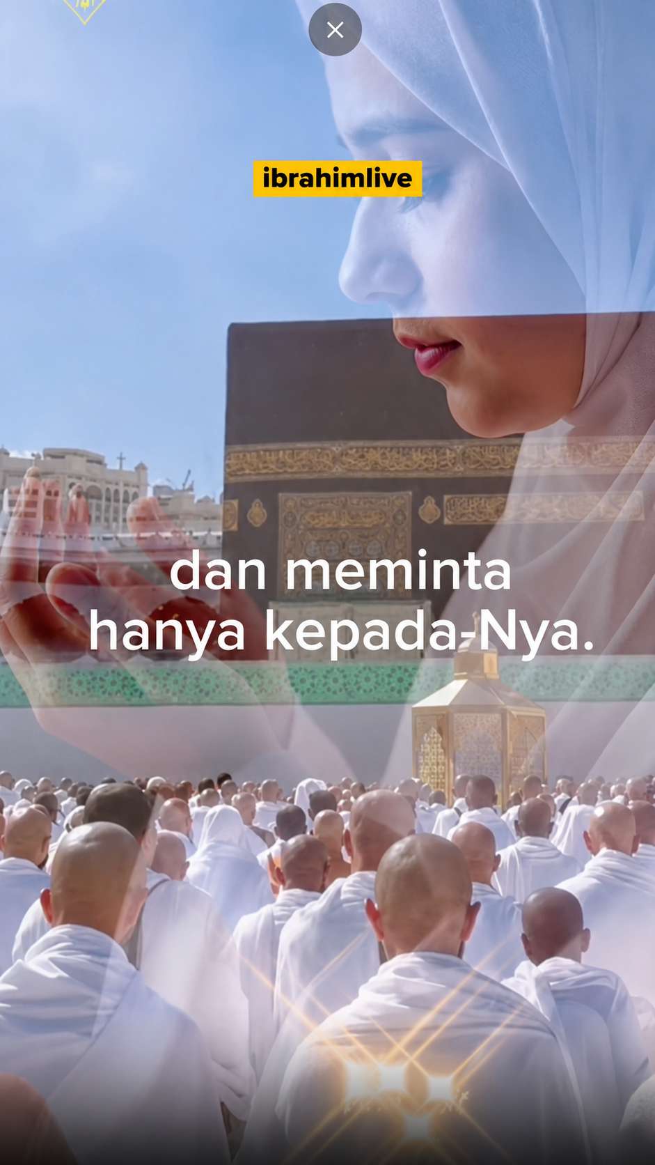 Bayangan seseorang yang merenung dengan latar belakang masjid di bulan Ramadan.